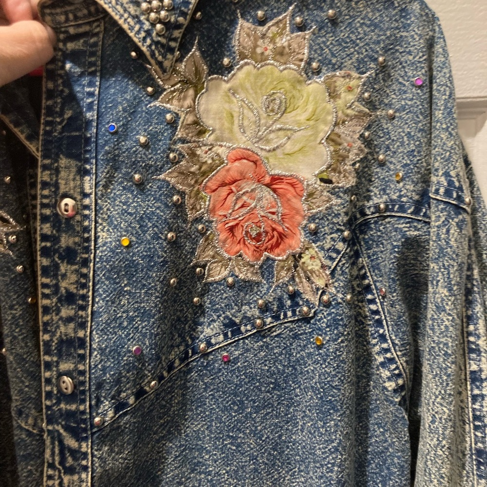 Vintage 80s jean jacket with rhinestones. Excellent condition. - Picture 2 of 6